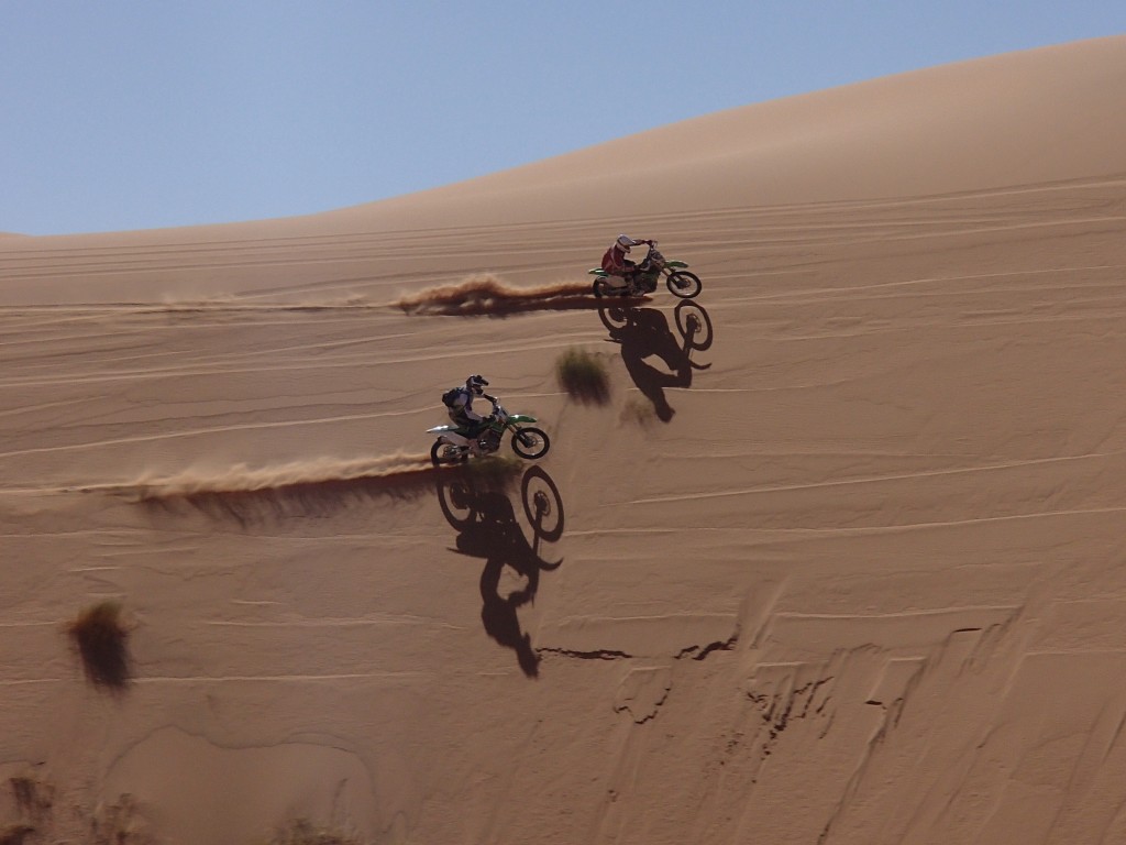 Mick & Gwion racing around a MASSIVE sand bowl!!